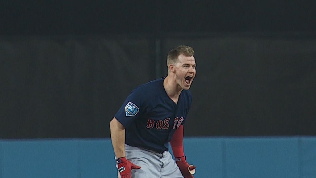 Moreland flashes leather in 2nd, 04/06/2021