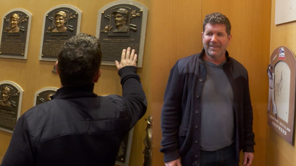 Edgar Martinez tours Baseball Hall of Fame ahead of July induction