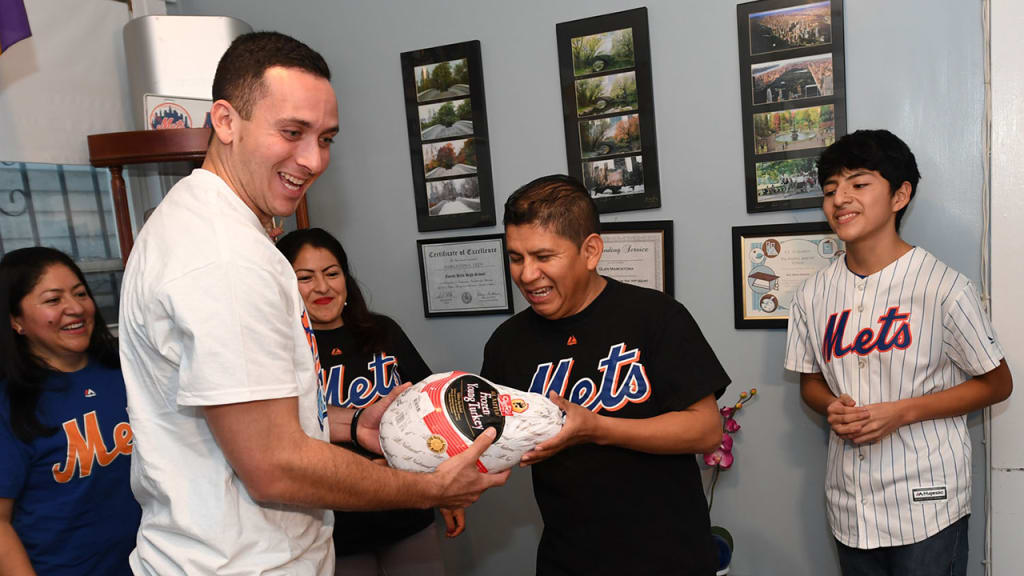 T.J. Rivera helps deliver turkeys for the Mets' annual Thanksgiving event last November. (MLB.com)