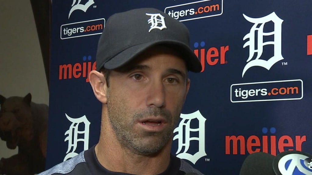 Tigers' Ausmus puts on display after ejection