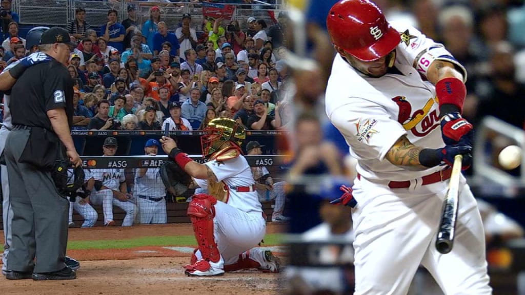 Yadier Molina wore the flashiest gold catcher's gear and Twitter