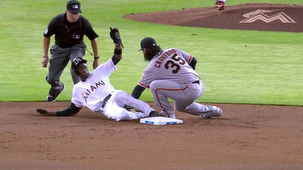 Brandon Crawford gets 7 hits in a game, ties 1975 record