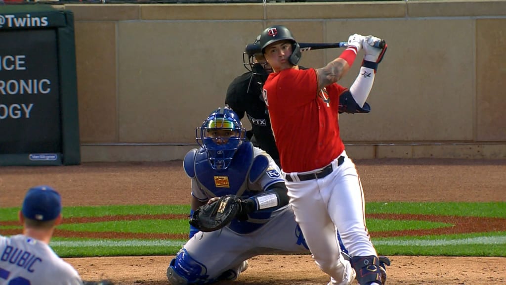 Twins – Mariners: Max Kepler trips over own bat, runs out a double