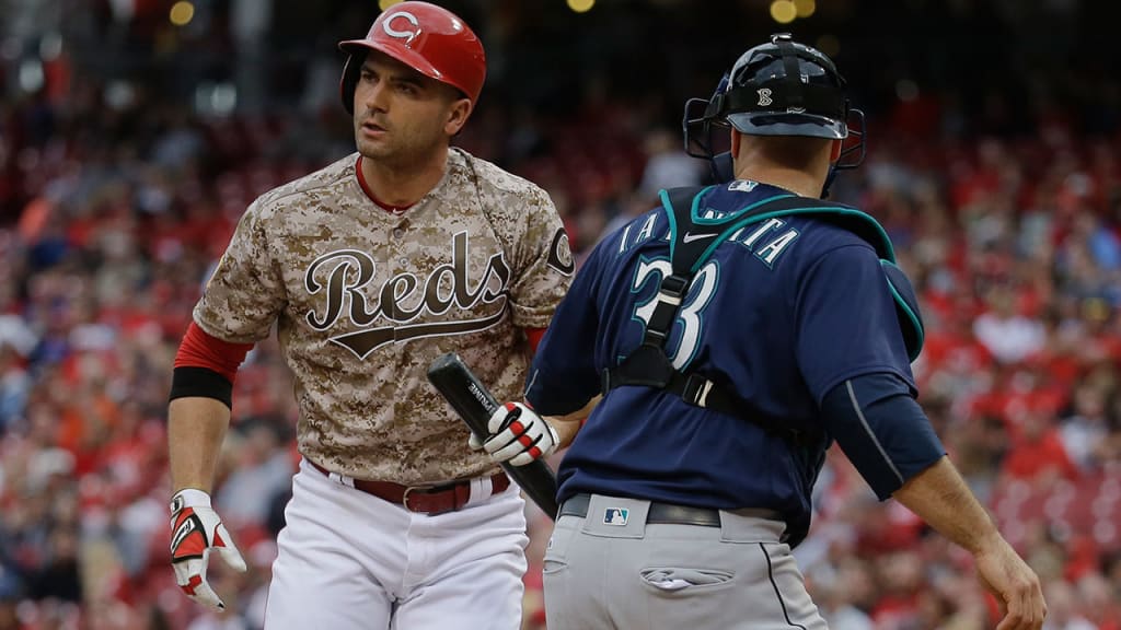 Joey Votto was 0-for-4 against the Mariners on Saturday and didn't drive in a run when presented with two bases-loaded chances. (AP)