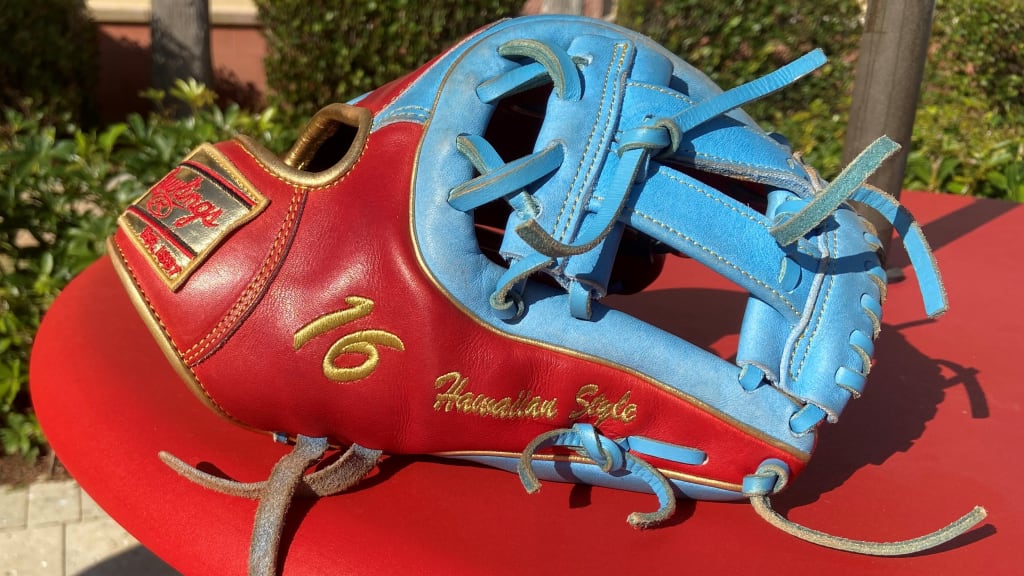 Kolten Wong has new patch, colors on Gold Glove