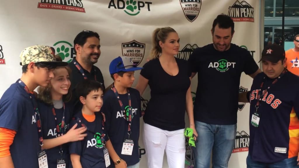 Kate Upton, Justin Verlander host adoption event at Astros' Dog Day