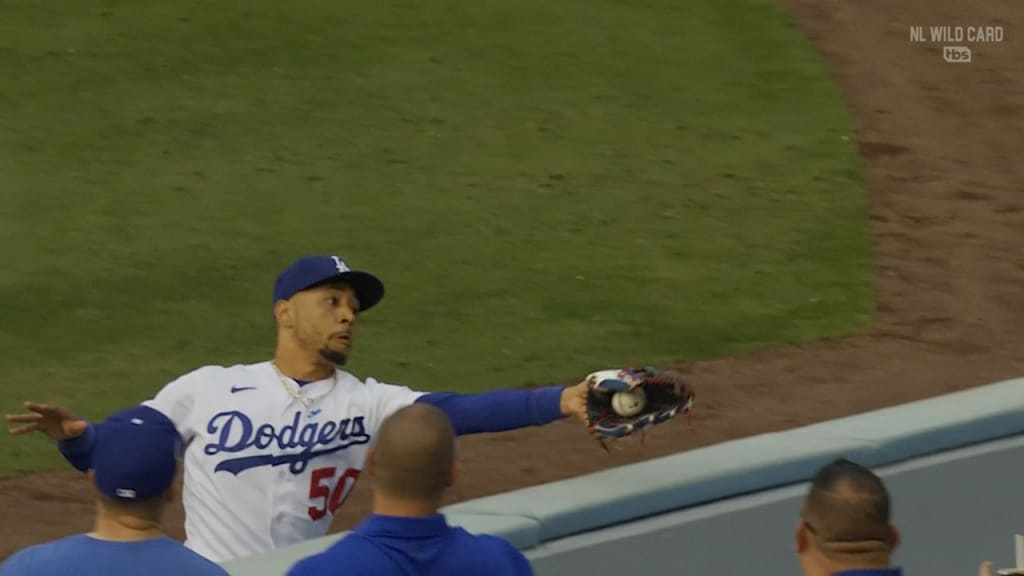 Chris Taylor hits walk-off HR, Dodgers beat Cardinals in wild card