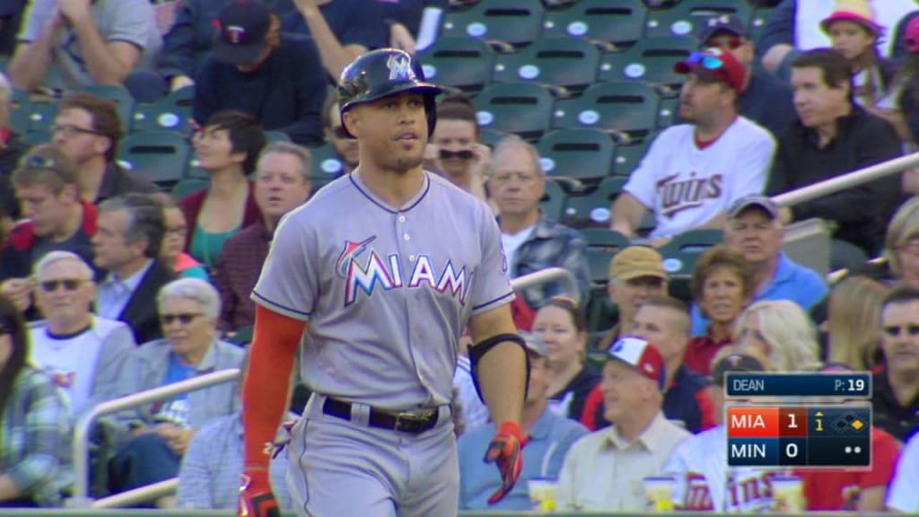 Dozier hits a walk-off two-run homer in 10th 