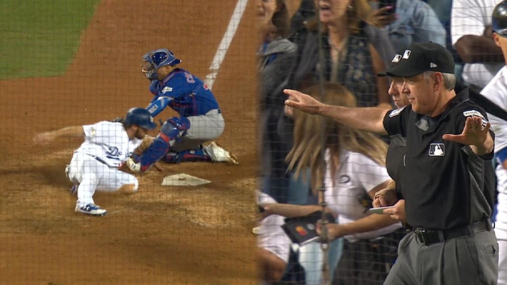 Photo: Umpire Lance Barksdale Give St. Louis Cardinals Catcher