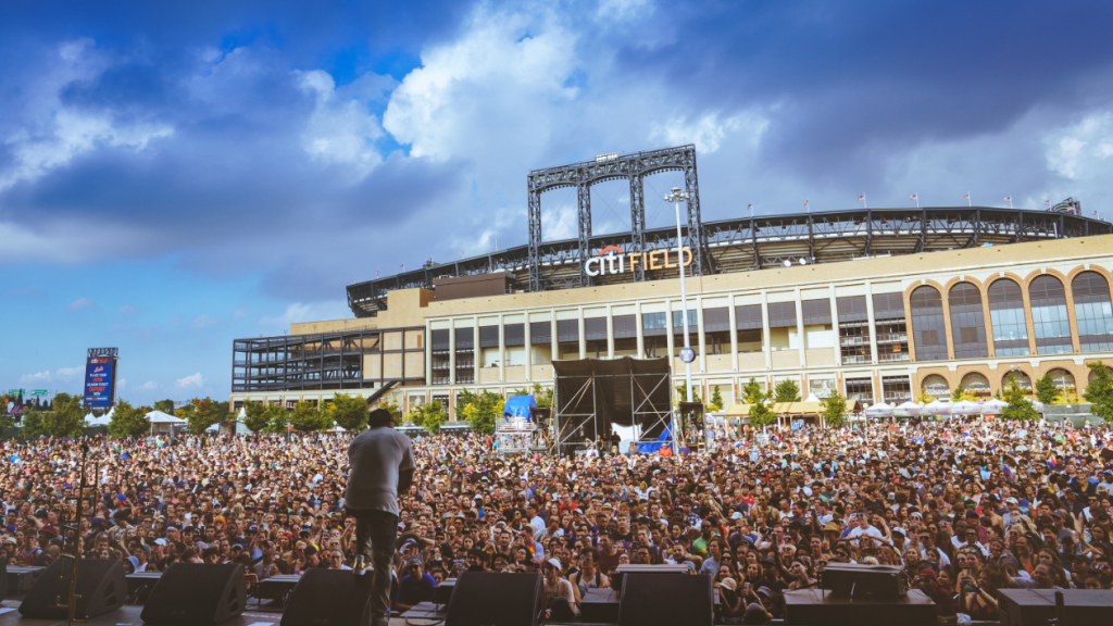 Mets' Opening Day brings eclectic crowd to Citi Field –