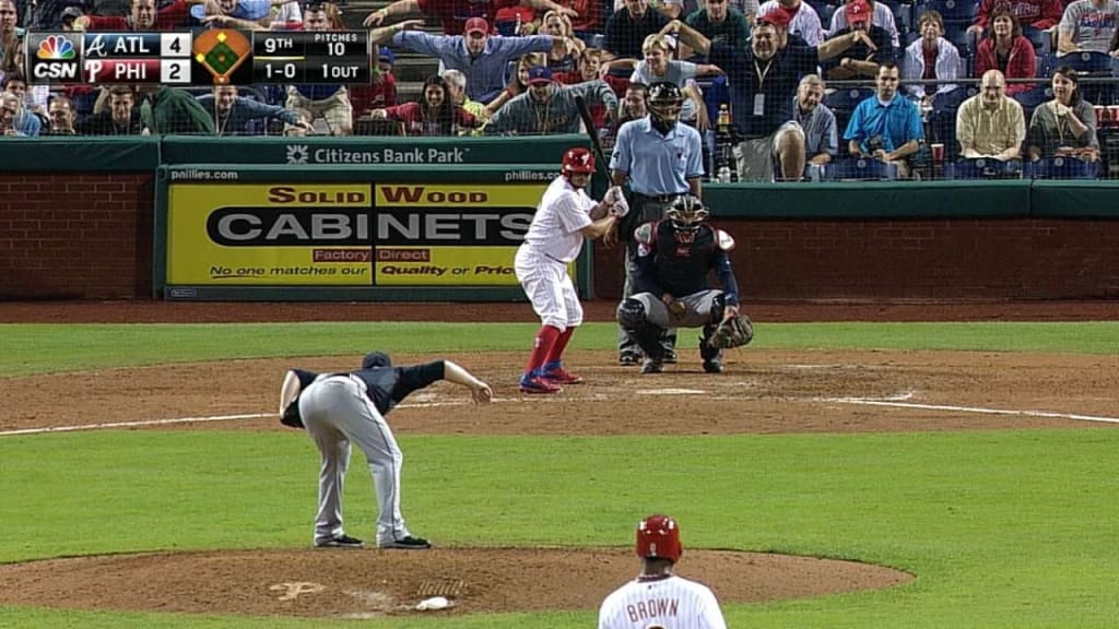 Craig Kimbrel gifts pair of cleats to young fan who was