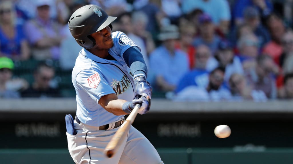 Kyle Lewis hits first Cactus League home run