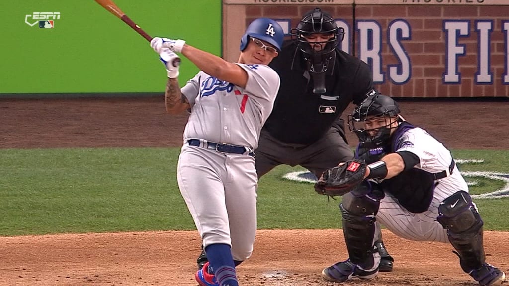 Urias' 2-run single