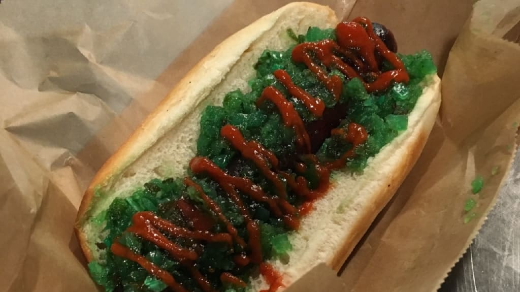 BOS@CLE Gm2: Hot dog race at Progressive Field 