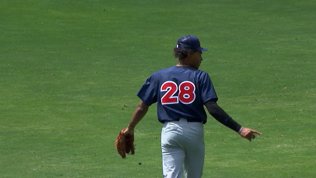 Ambidextrous pitcher Jurrangelo Cijntje dominates in first