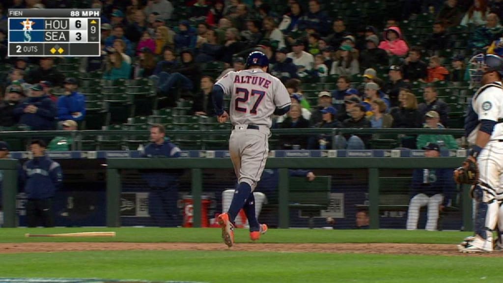 Evan Gattis flies out to right fielder Mitch Haniger.