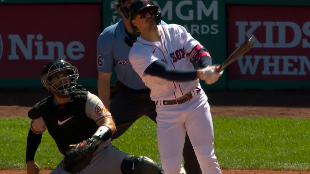 Orioles beat Red Sox 15-10 with five home runs in ridiculous