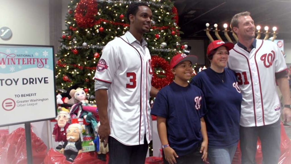 Washington Nationals introduced new alternate jersey at WinterFest