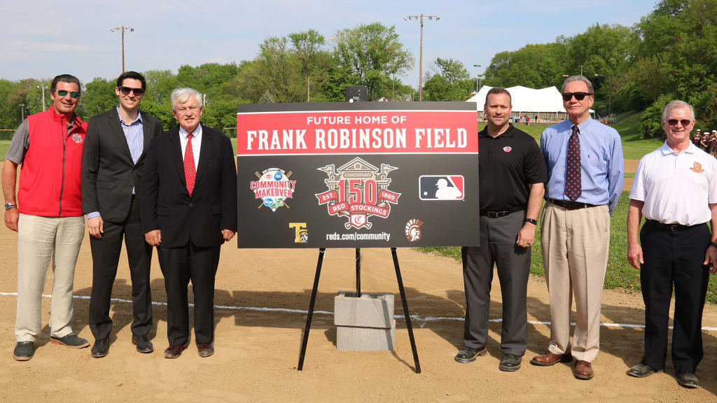 Frank Robinson's groundbreaking baseball life! 