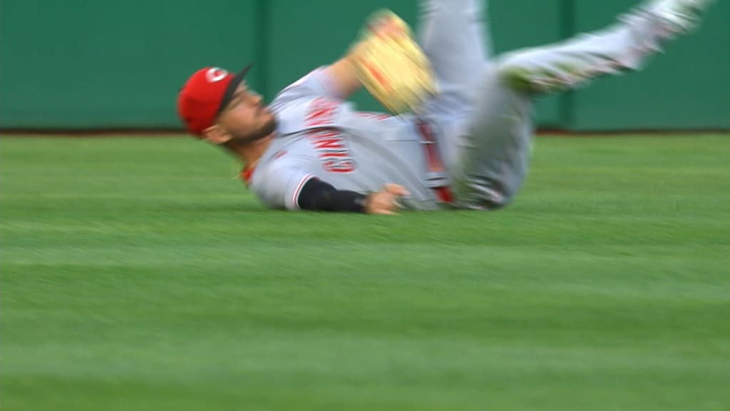 Albert Almora Jr. shows off defense in center field