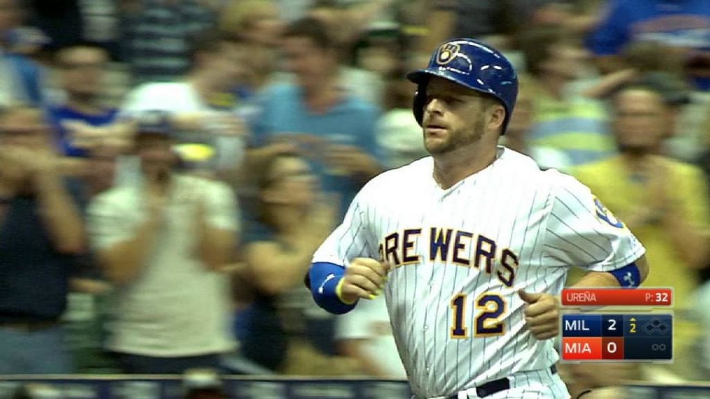 Brewers avoid arbitration with C Stephen Vogt
