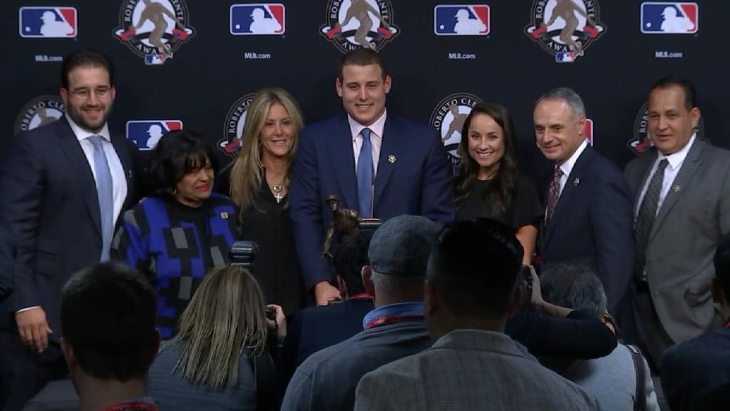 Who is Anthony Rizzo's wife, Emily Vakos?