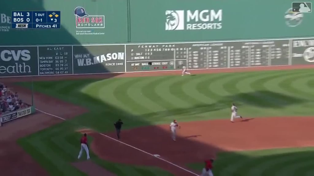 New York Mets video: Jeff McNeil flies like Superman at Fenway Park