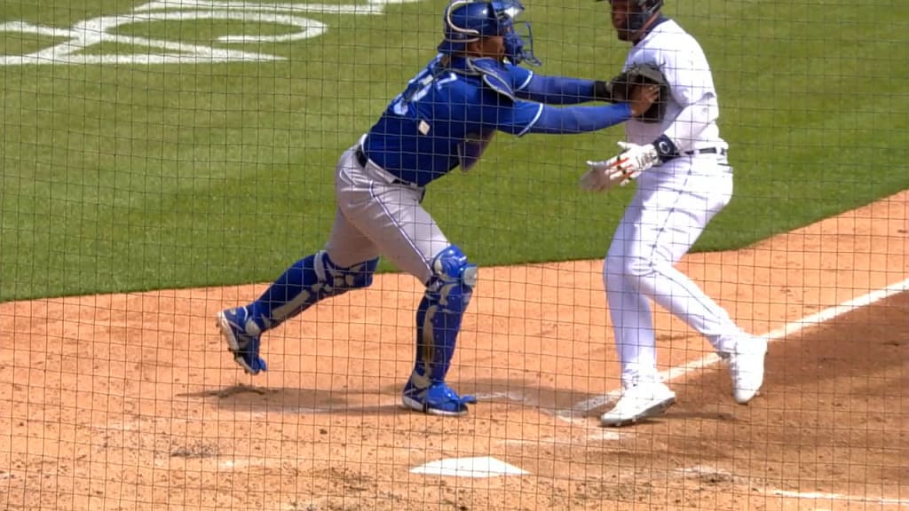Salvador Perez reaches 1,000 hits for his career - Royals Review