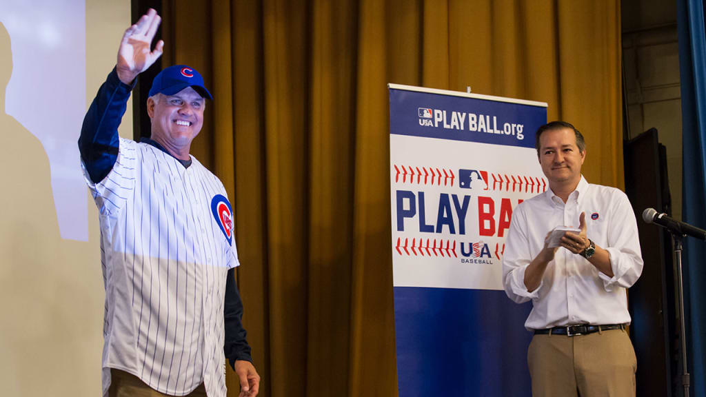Ryne Sandberg and Cubs chairman Tom Ricketts at Wednesday's Play Ball event in Chicago. (J. Geil/MLB Photos)