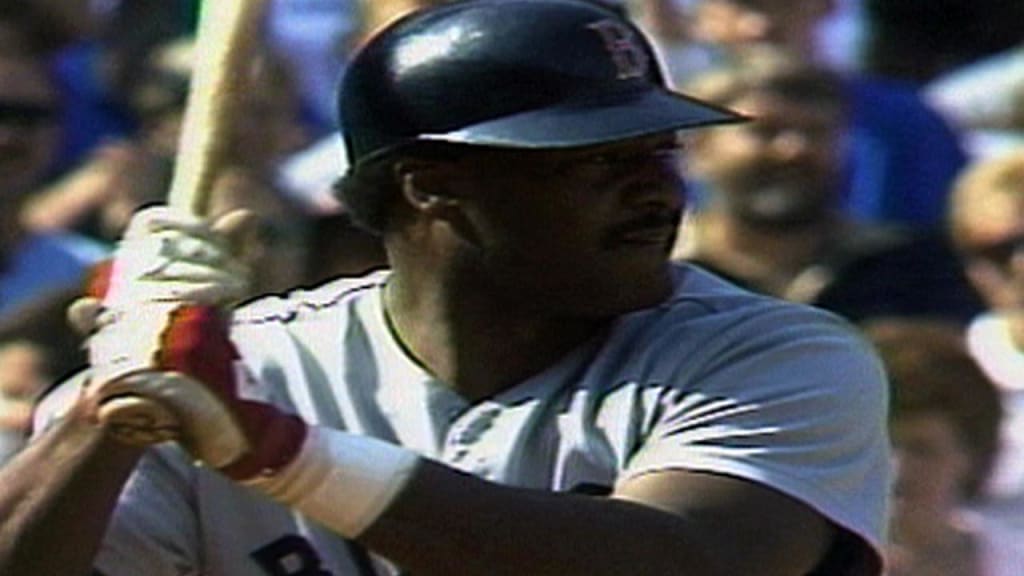 Mo Vaughn of the New York Mets waits to bat during a 2002 MLB