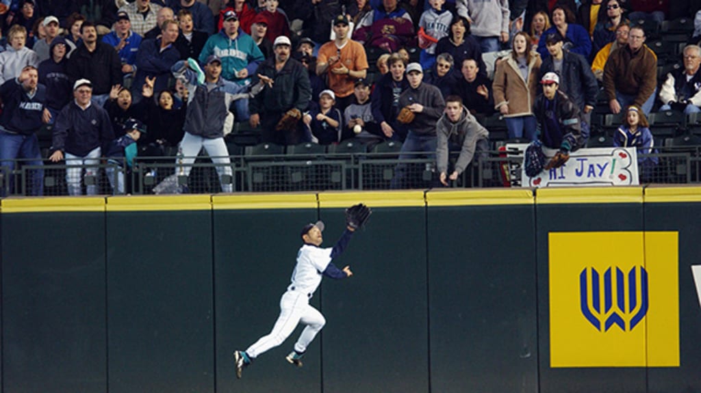 Photos: Ichiro pitches in majors for first time – Sun Sentinel