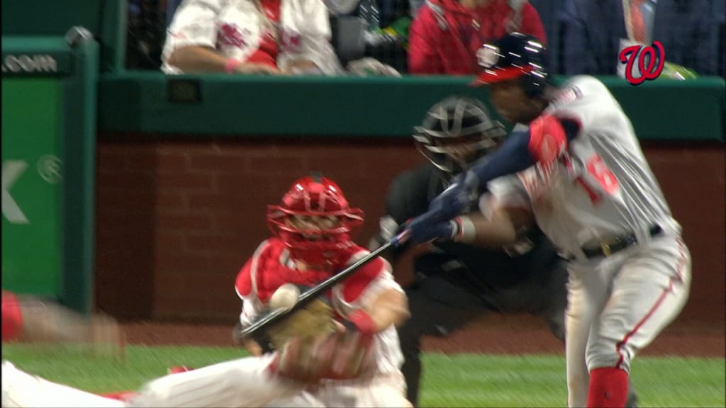Robles' game-tying HR in the 9th