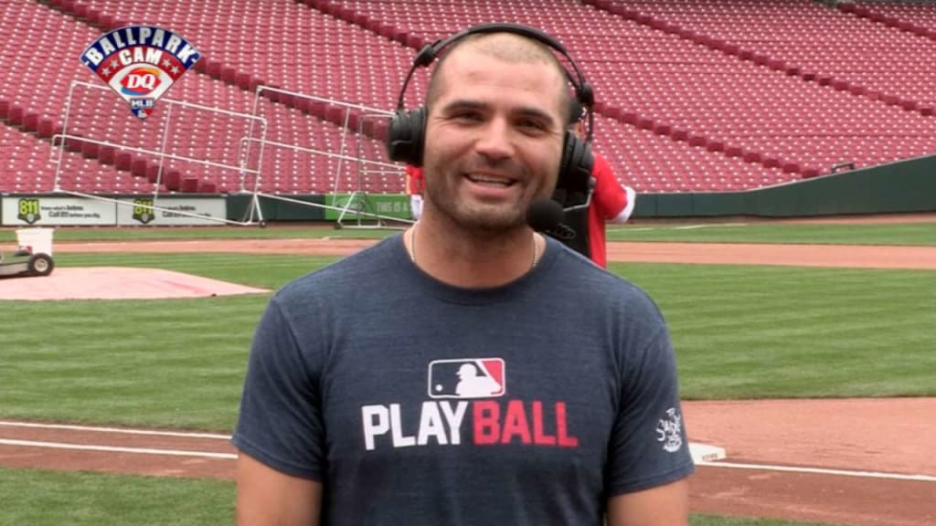 Joey Votto conducts interview dressed as Canadian Mountie (Video)