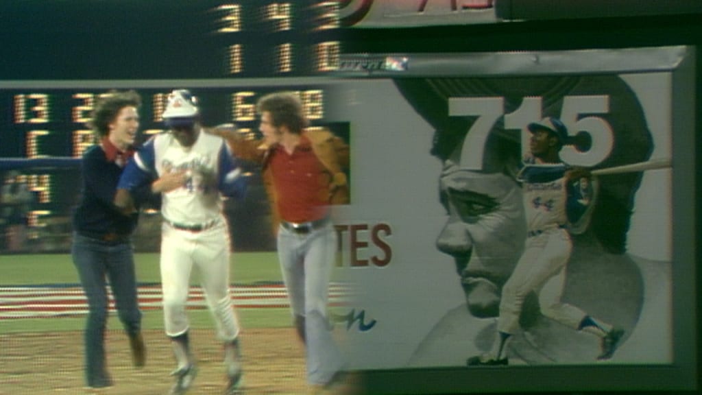 Hank Aaron hits home run No. 715