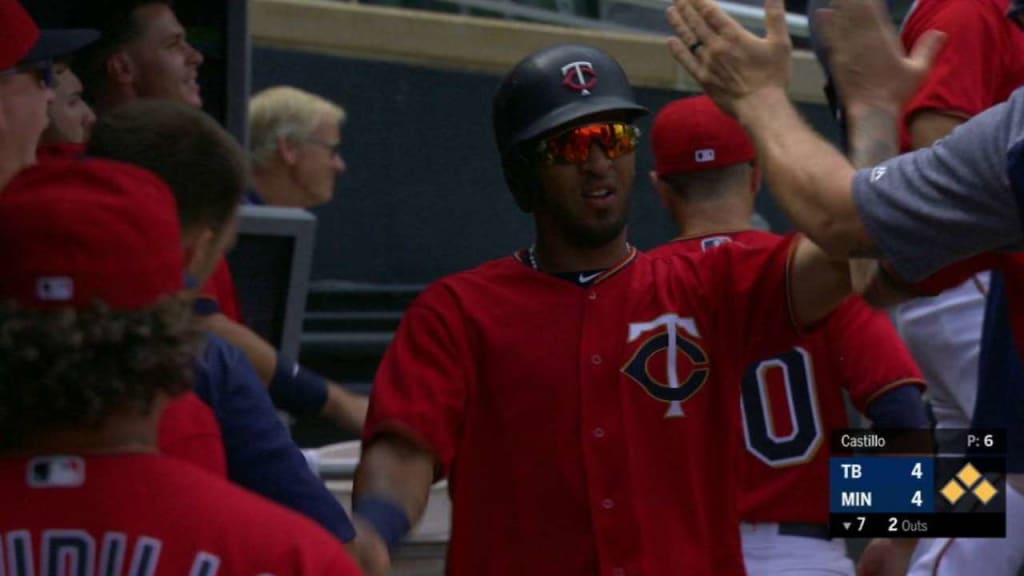 Minnesota Twins 2B Brian Dozier leaves game vs. Texas Rangers with