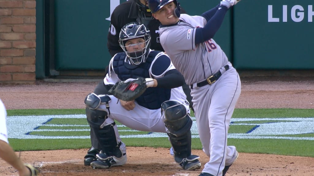 Diaz's solo smash to left