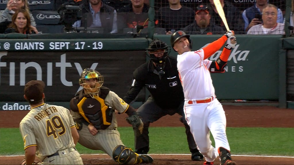 Posey homer gives Giants win vs. Reds in 17th