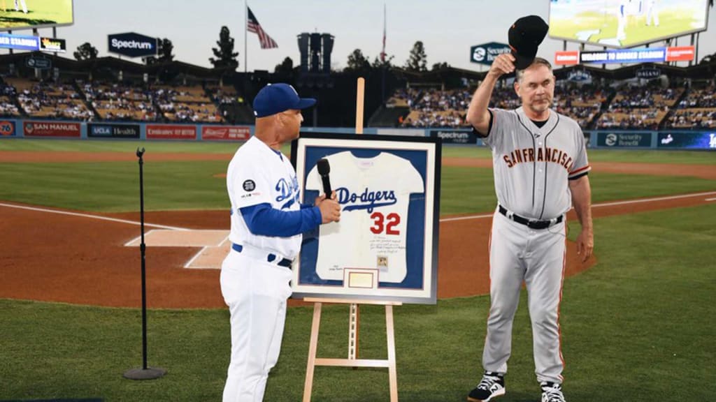 Special ceremony following Bruce Bochy's final game as Giants