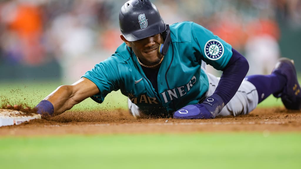 Sources: Mariners have declined 2022 option for longtime third