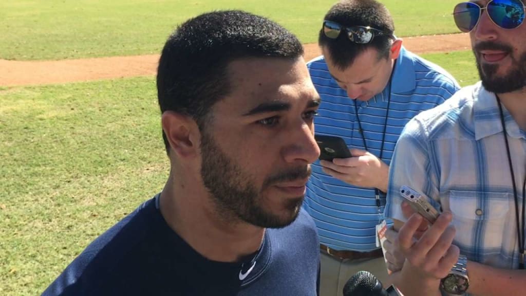 Indians infielder Mike Aviles' daughter throws out 1st pitch with sister  amid leukemia fight - ABC7 New York