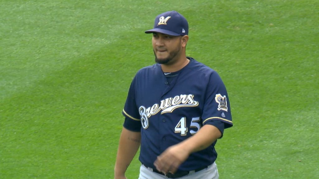 Brewers celebrate 2nd straight playoff berth with wild clubhouse