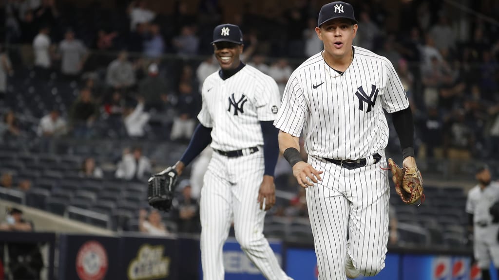 To handle the hot corner, third basemen need supreme instincts, and Urshela has long been one of the best in that regard. The 5-4-3 triple play that he started to help Chapman escape a ninth-inning jam on May 21 brought a wide smile to the closer’s face and helped propel the Yankees to a hard-fought 2-1 victory.