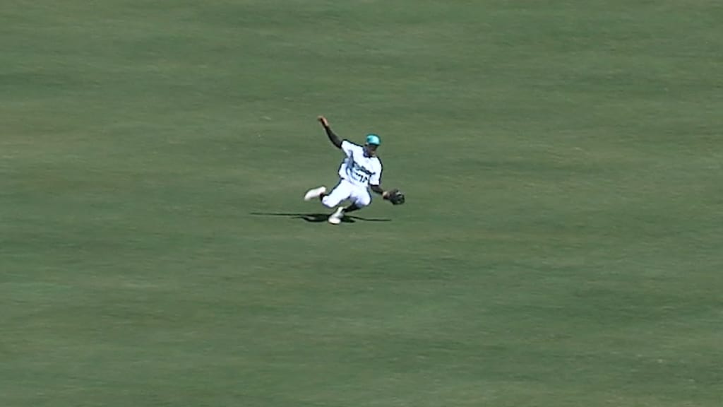 Victor Victor Mesa's sliding grab