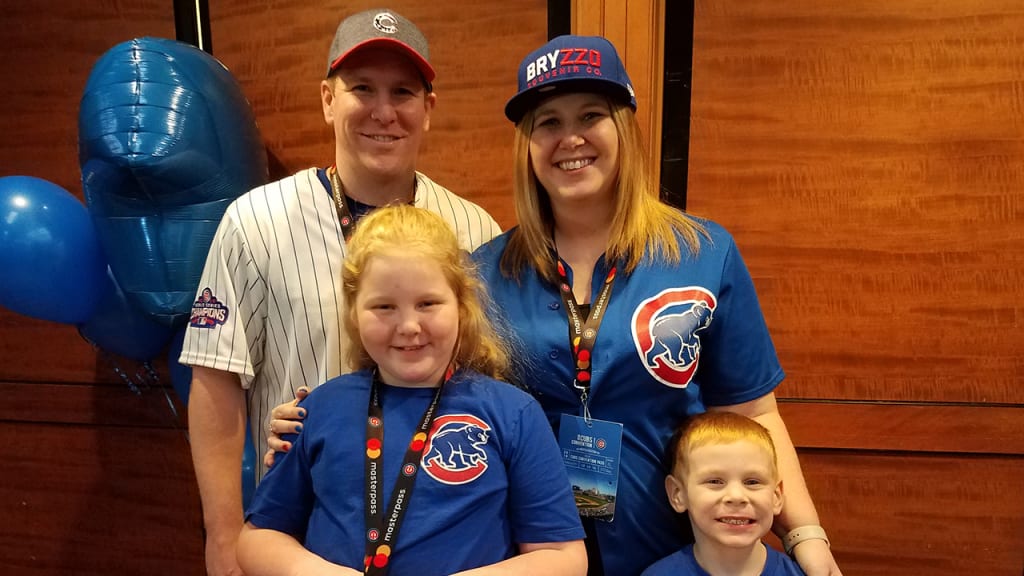Baby gender reveal highlights Cubs Convention