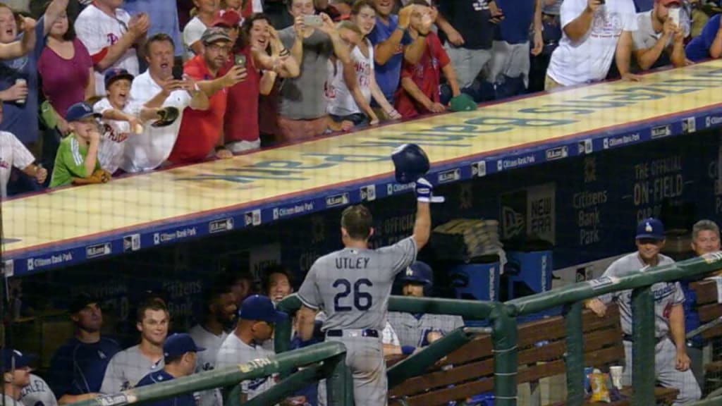 Dodgers' Chase Utley rewards standing ovation with grand slam, solo homer  in Philadelphia return – New York Daily News
