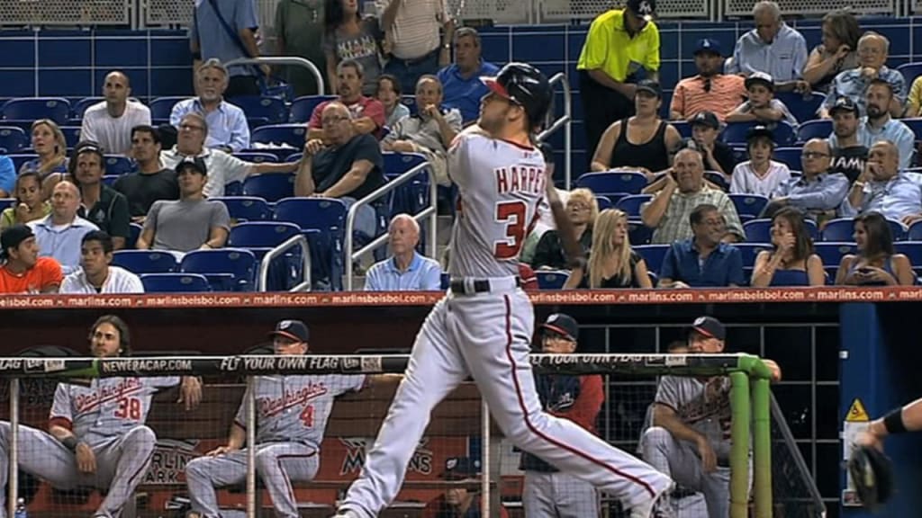 NYM@MIA: Ichiro crushes first homer with the Marlins 