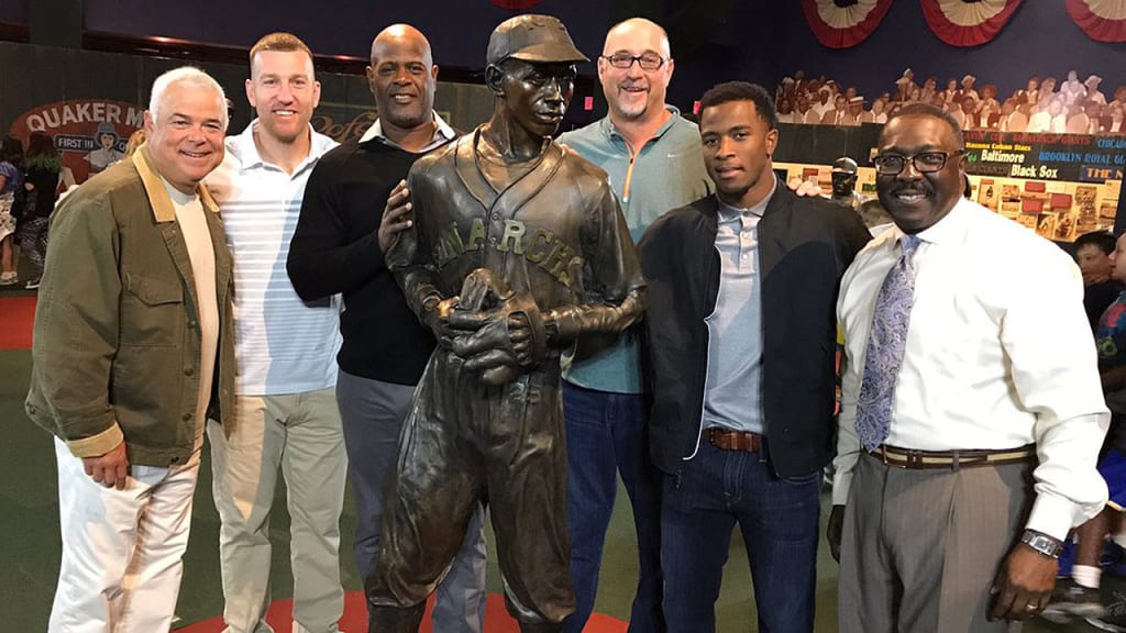 Todd Frazier and Tim Anderson were among the White Sox group to visit the Negro Leagues Baseball Museum in Kansas City. (White Sox)