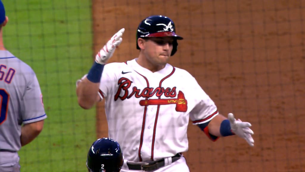Braves hit four homers in blowout of Brewers