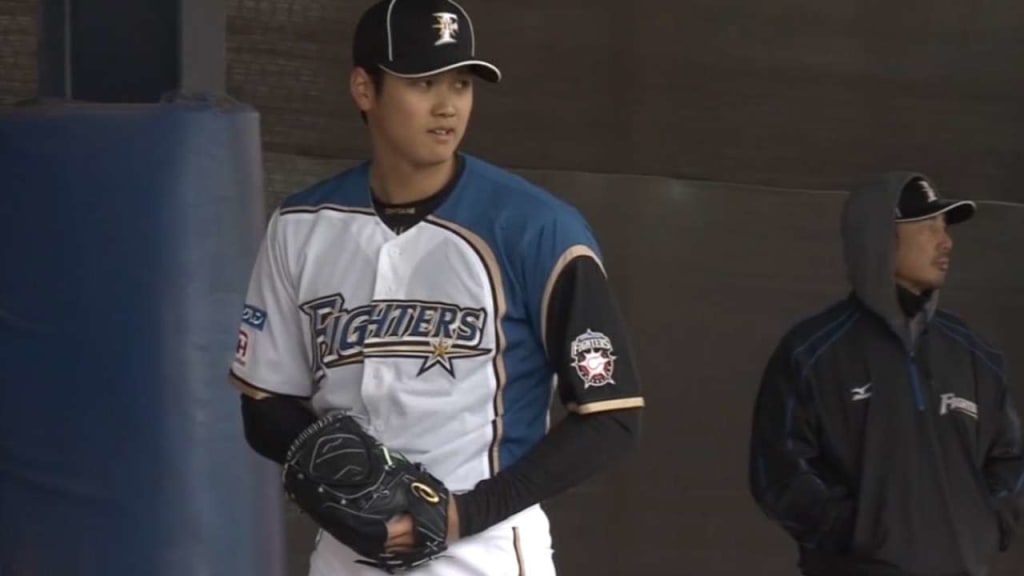 MLB Hot Stove: Japanese two-way star Shohei Ohtani agrees to sign