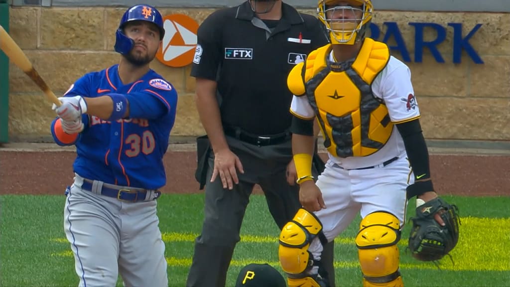 New York Mets video: Michael Conforto loses glove trying to rob HR